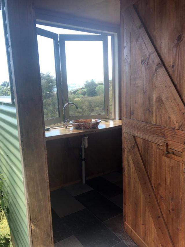 Sunrise Cabin At First Light Rangihaeata Retreat 타카카 외부 사진