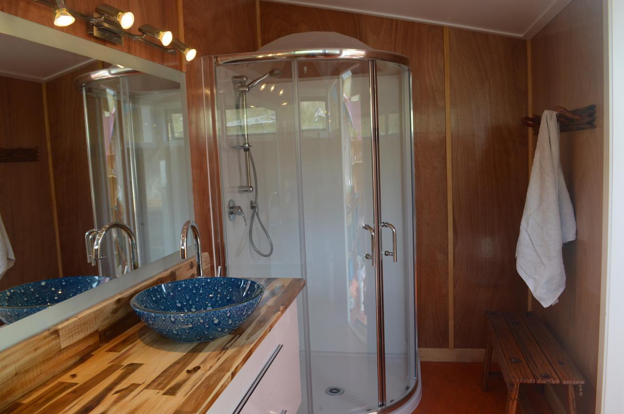 Sunrise Cabin At First Light Rangihaeata Retreat 타카카 외부 사진